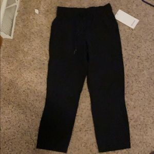 Lululemon On the fly crop pants NWT